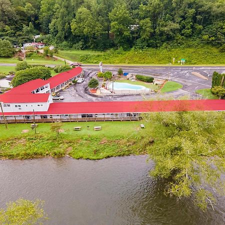 Lloyd'S On The River Country Inn By Oyo Bryson City Exterior photo