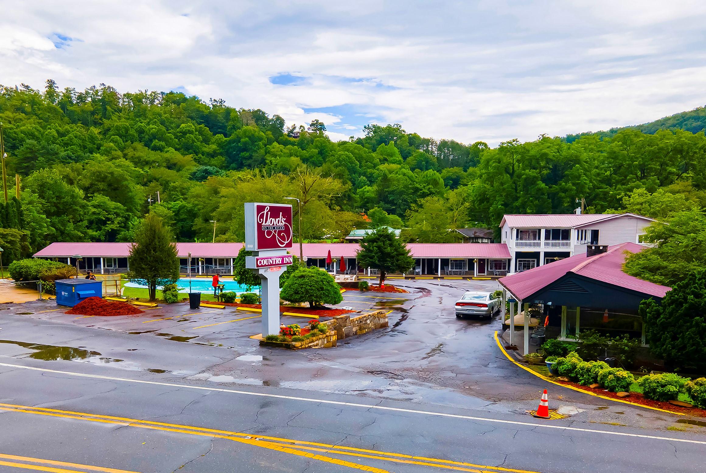 Lloyd'S On The River Country Inn By Oyo Bryson City Exterior photo