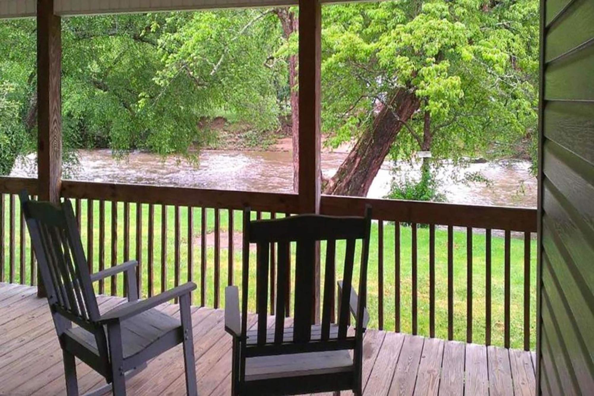 Lloyd'S On The River Country Inn By Oyo Bryson City Exterior photo