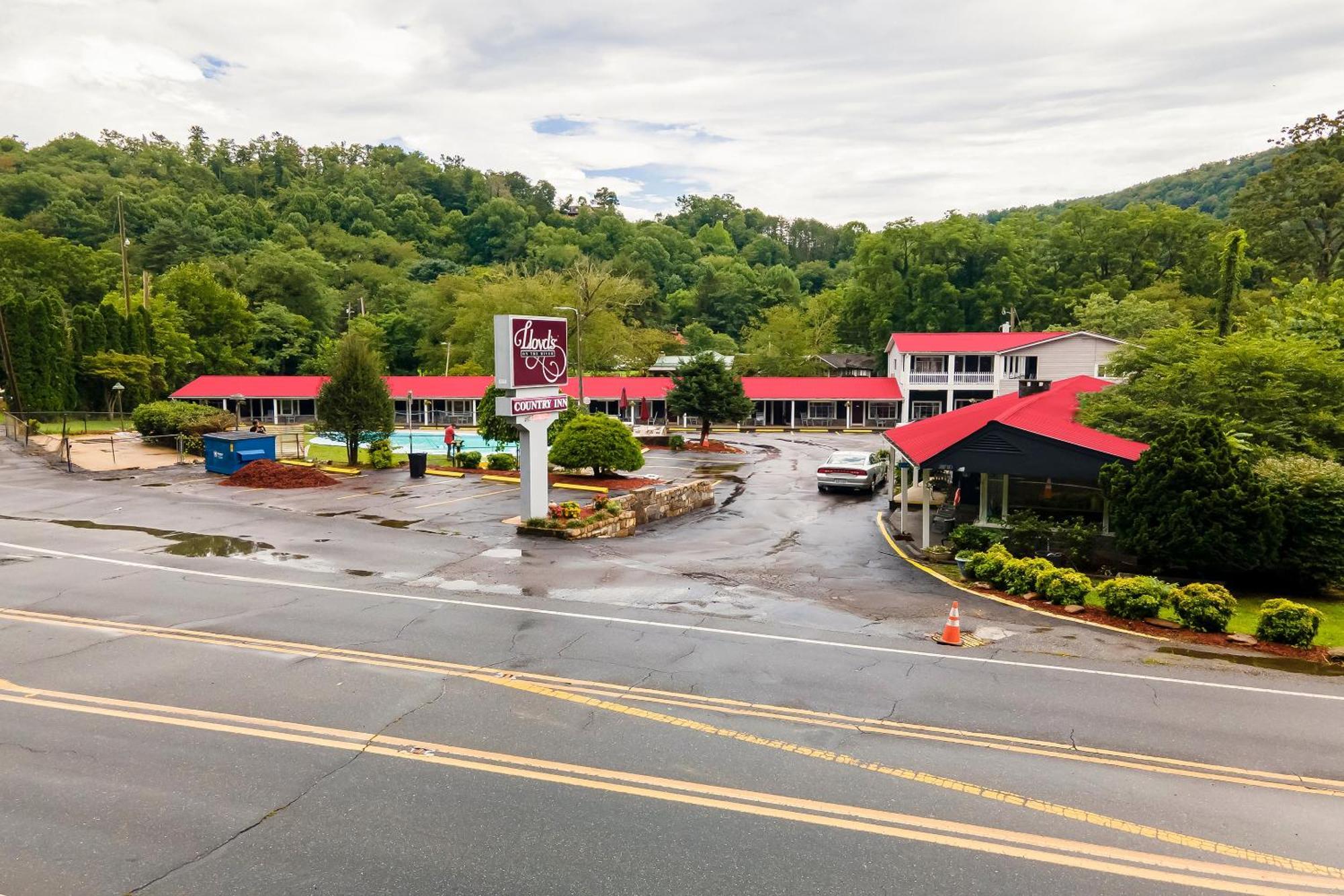 Lloyd'S On The River Country Inn By Oyo Bryson City Exterior photo